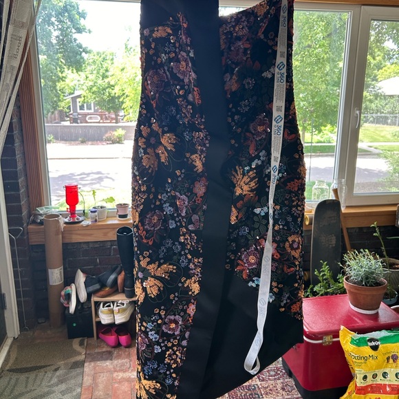 New never worn. Fits like a 10-12. Rengin dress. Size 44. - Picture 2 of 7